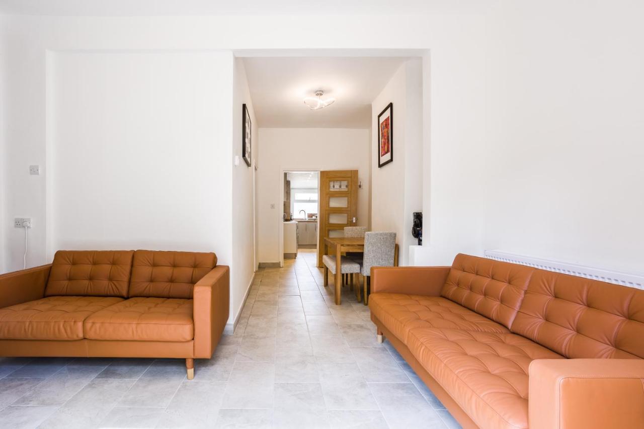4 Bedroom House With Garden, Parking & 3 Mins Walking Distance From Train Station London Exterior photo