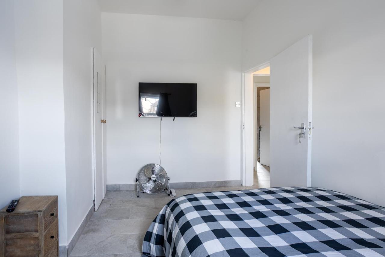 4 Bedroom House With Garden, Parking & 3 Mins Walking Distance From Train Station London Exterior photo