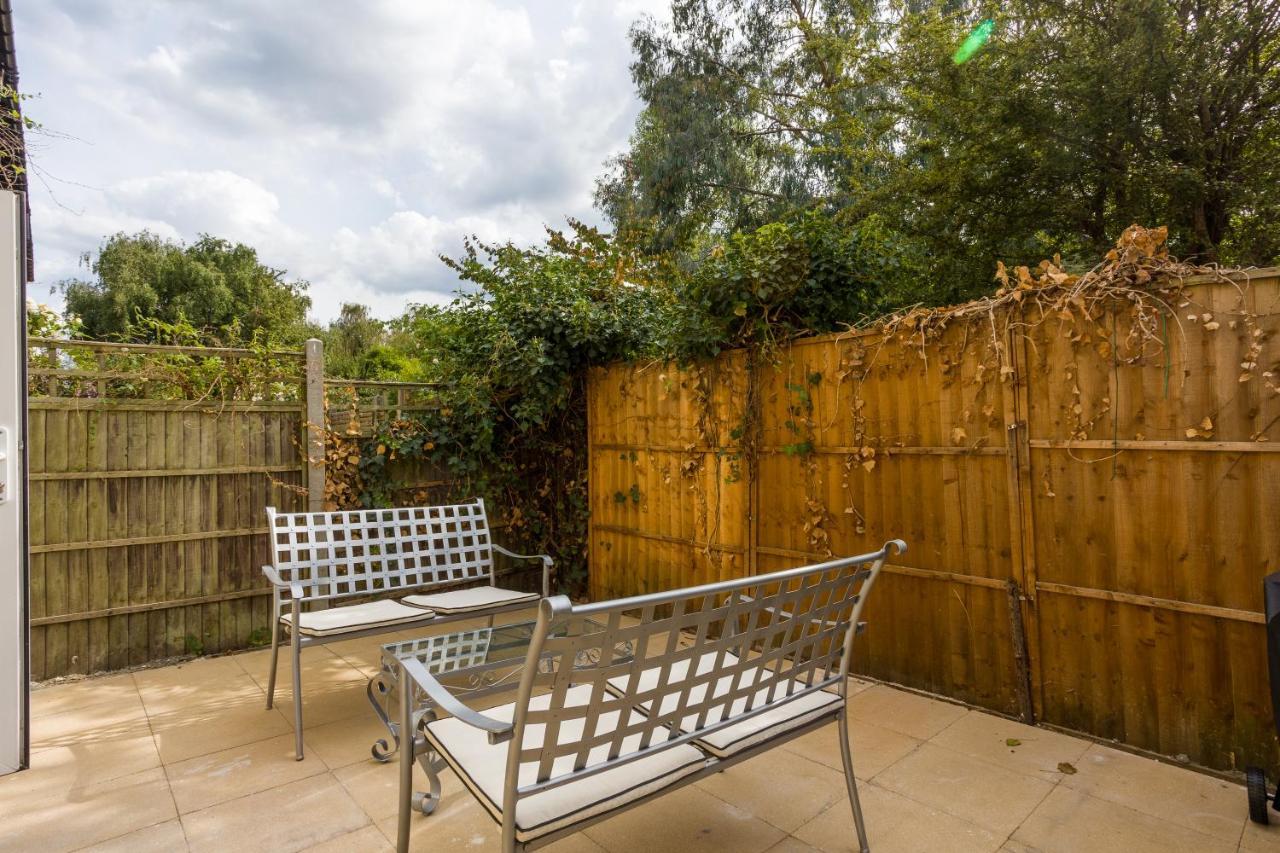 4 Bedroom House With Garden, Parking & 3 Mins Walking Distance From Train Station London Exterior photo